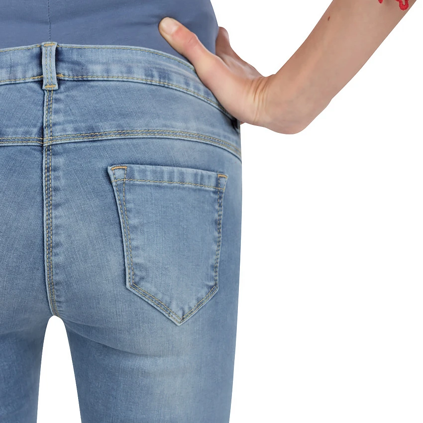 Jeans De Grossesse Effet Used Avec Broderies Florales 6 Jeans De Grossesse Effet Used Avec Broderies Florales – Image 5